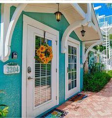 3204 6th Avenue, Holmes Beach, FL 34217