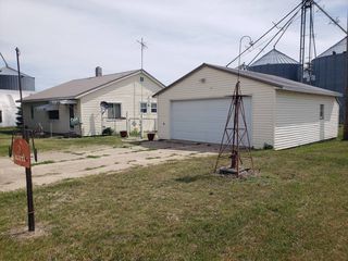 110 Cedar St, Belden, NE 68717