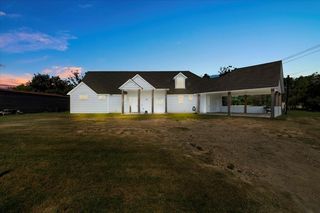 859 N  Grimes St, Giddings, TX 78942
