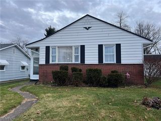 1123 Gorley St, Uhrichsville, OH 44683