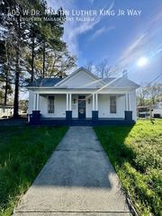 405 W  Dr Martin Luther King Jr Way, Selma, NC 27576