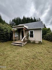 139 NW 10th St, Toledo, OR 97391