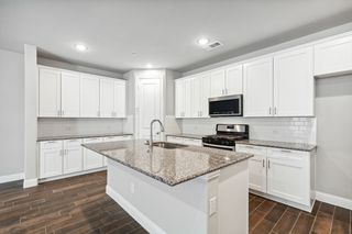 911 Suma Dr, Euless, TX 76040