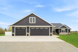 594 Prairie Gardens Ln, Pulaski, WI 54162