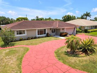 2480 NE 46th St, Lighthouse Pt, FL 33064