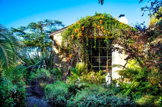 8 Cedar Ln, Santa Barbara, CA 93108