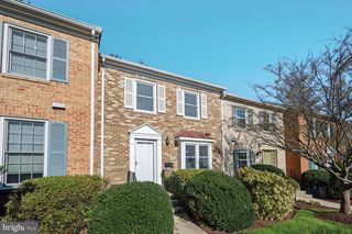 10222 Arizona Cir 18, Bethesda, MD 20817