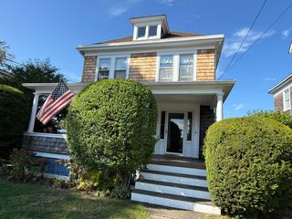 609 1st St, Greenport, NY 11944