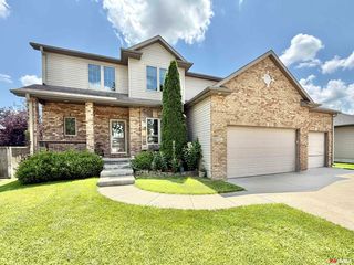 8941 Garland St, Lincoln, NE 68505