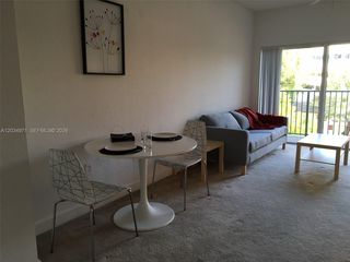 6001 SW 70th St #335, South Miami, FL 33143