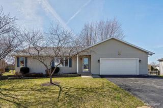 115 Windward Ln, Rochelle, IL 61068