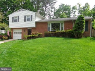 7011 Hadlow Dr, Springfield, VA 22152