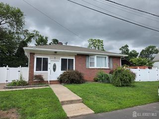 39 Phoenix Ave, Edison, NJ 08837