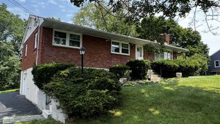 6 IDLEWILD Drive, Poughkeepsie, NY 12601