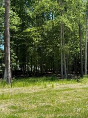 5 Ridgeview Dr, Vermilion, OH 44089