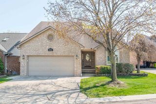 15764 Winners Circle Dr, Clinton Township, MI 48035