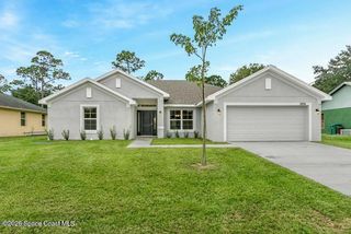 621 Paigo St SE, Palm Bay, FL 32909