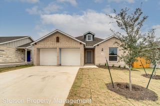 114 Crooked Trl, Smithville, TX 78602