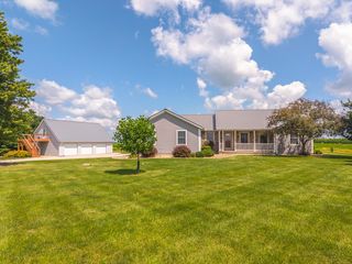 9850 N  300 East Rd, Gridley, IL 61744