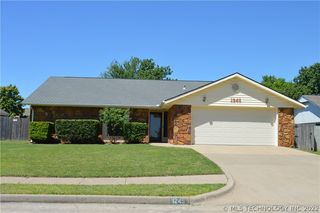 1245 SE East Dr, Bartlesville, OK 74006
