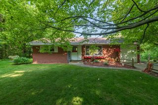 10229 N  22nd St, Plainwell, MI 49080