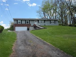 107 W  Hillcrest Rd, Eighty Four, PA 15330