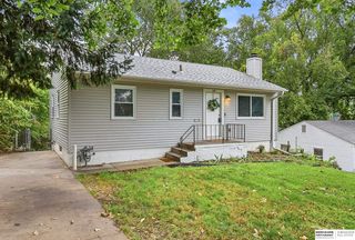 6318 Manderson St, Omaha, NE 68104