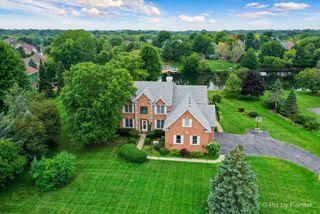 7N494 Foxglove Ct, St Charles, IL 60175