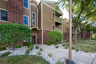 211 Glengarry Dr #306, Bloomingdale, IL 60108