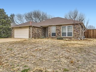 2125 Wedgewood Dr, Grapevine, TX 76051