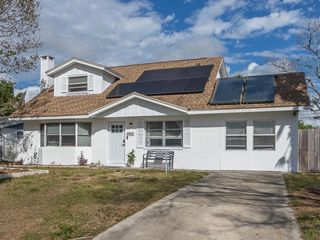 8615 Magnolia Dr, Seminole, FL 33777