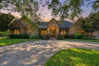 5411 Woodbury St, Weston Lakes, TX 77441