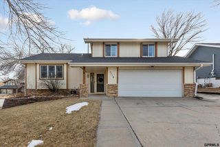 7118 S  48th Avenue Cir, Omaha, NE 68157