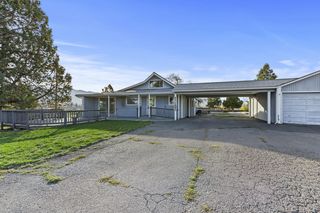 677 W  Valley View Rd, Talent, OR 97540
