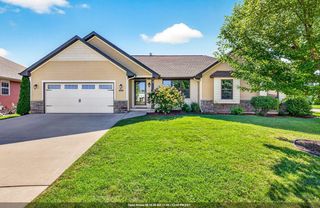 899 Lotus Trl, Menasha, WI 54952