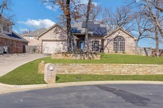 905 Forest Hollow Dr, Hurst, TX 76053