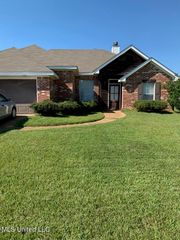 1111 Spanish Oak Dr, Pearl, MS 39208