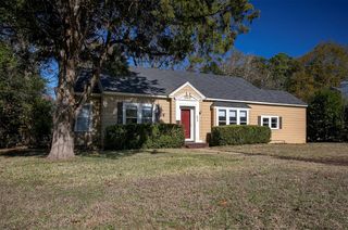 413 Colonial Dr, Henderson, TX 75652
