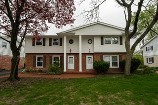 11827 W  Diane Dr, Wauwatosa, WI 53226