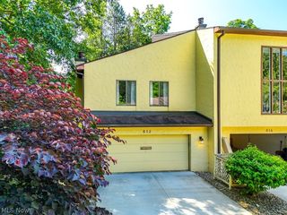812 Hampton Ridge Dr, Akron, OH 44313