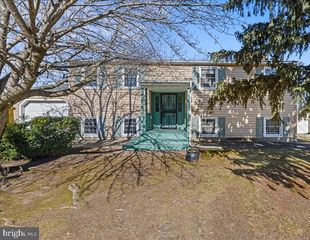 14 Spring Hill Dr, Laurel Springs, NJ 08021