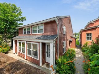 297 College Street #6C, Shelburne, VT 05401