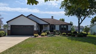 36 Pheasant Run Ln, Lancaster, NY 14086