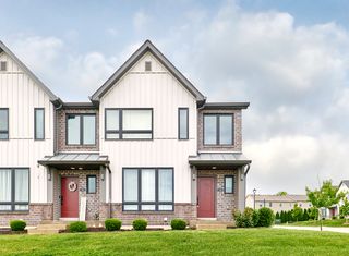5 Aubrey Pl, Saint Charles, MO 63303
