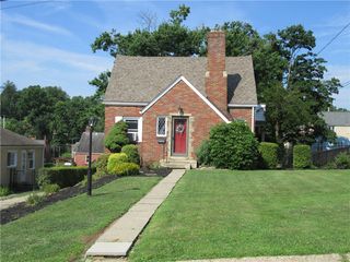 4814 Roberta Dr, Pittsburgh, PA 15236