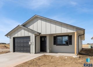 6705 E  Thimbleweed St, Sioux Falls, SD 57110