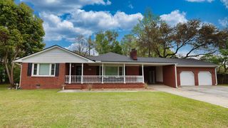 1261 Fort Dr, Hanahan, SC 29410