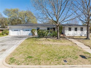2601 Mountainview Dr, Waco, TX 76710