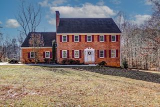 144 Oakcroft Dr, Madison Heights, VA 24572