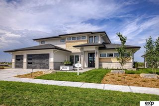 28432 N  Laurel Cir N, Valley, NE 68064